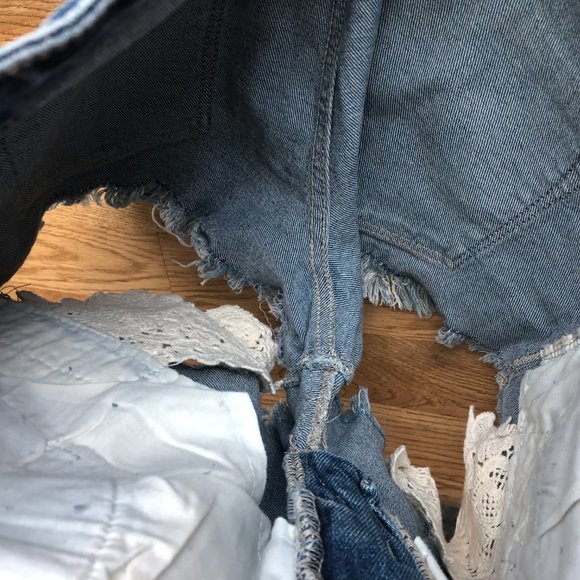 Mossimo Distressed High Rise Shorts Raw Hem Size 8 - Picture 7 of 11